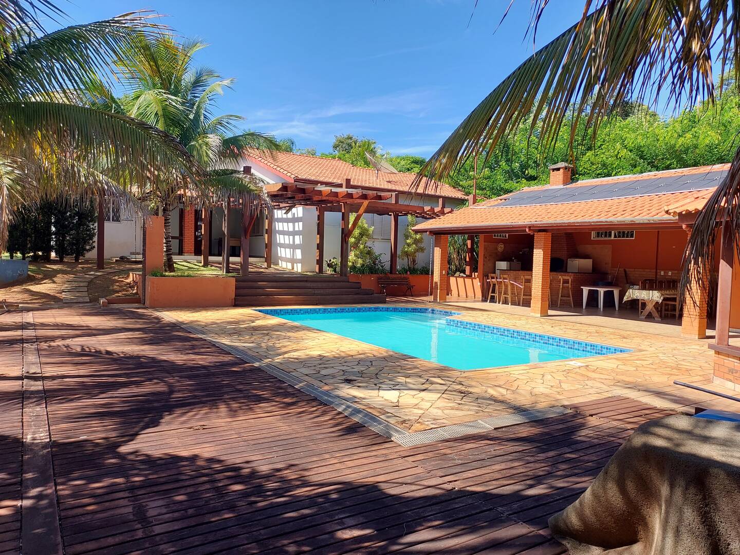 Casa à venda com 3 quartos, 213m² - Foto 1