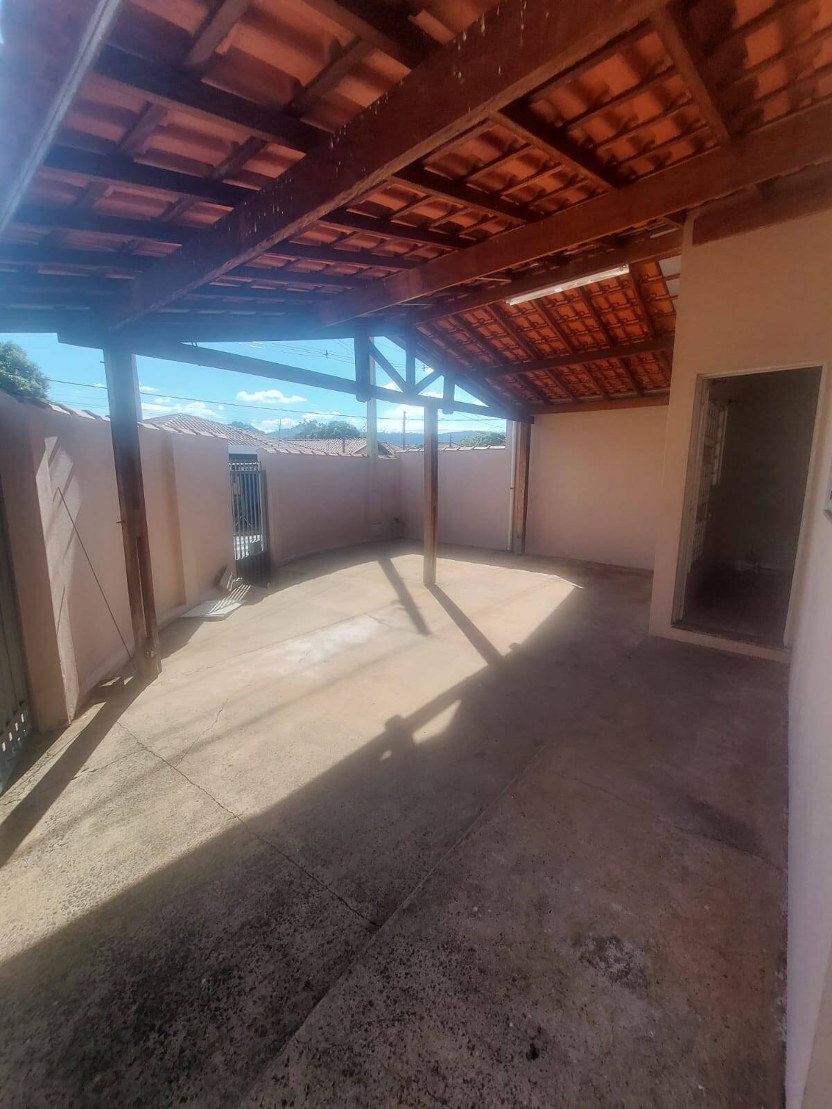 Área de entrada e garagem