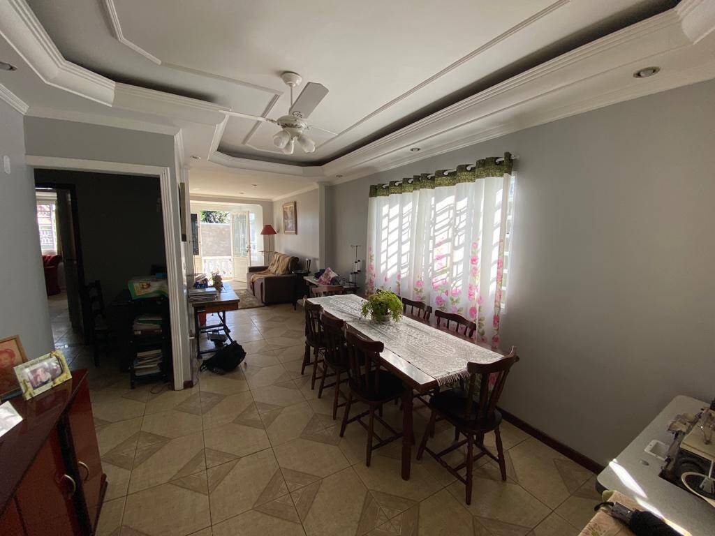 Casa à venda com 2 quartos, 215m² - Foto 3