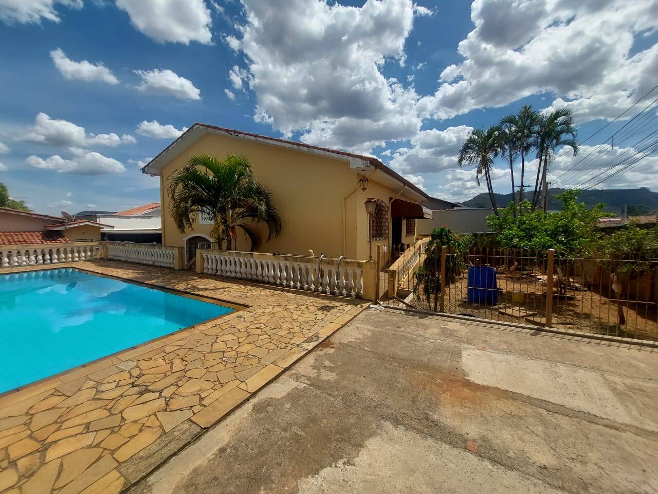 Casa, 3 quartos, 212 m² - Foto 1