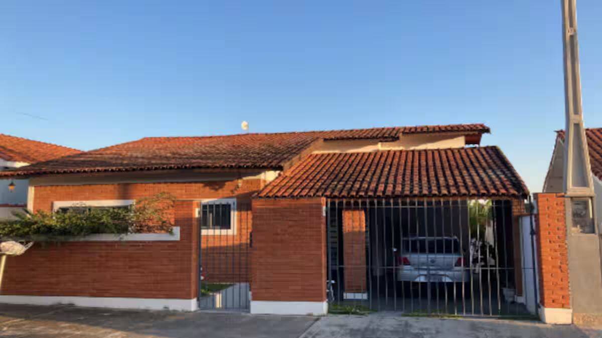 Casa, 4 quartos, 136 m² - Foto 1