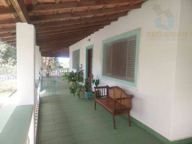 Varanda em todos os lados da casa