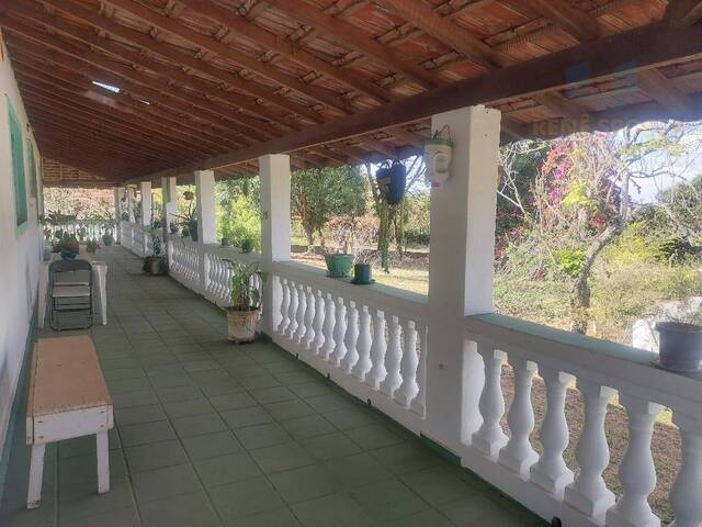 Varanda em todos os lados da casa