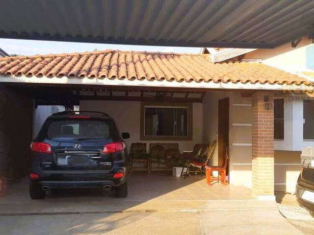 Garagem coberta para 2 carros