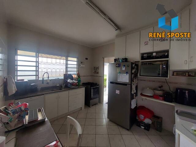 Cozinha com armários embutidos