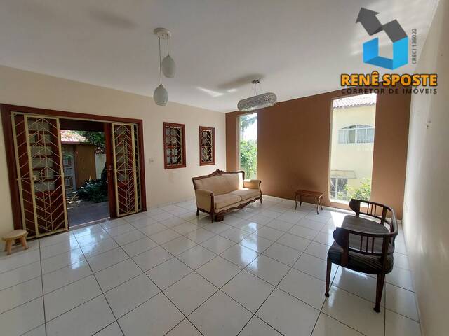 Sala de estar com iluminação natural