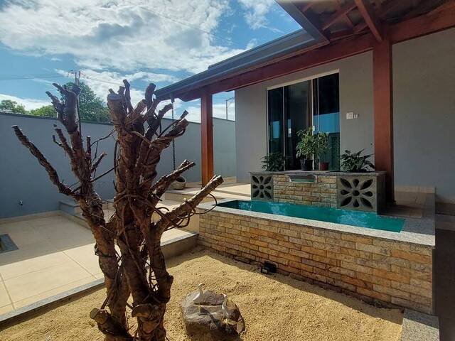 Jardim e Cascata na frente