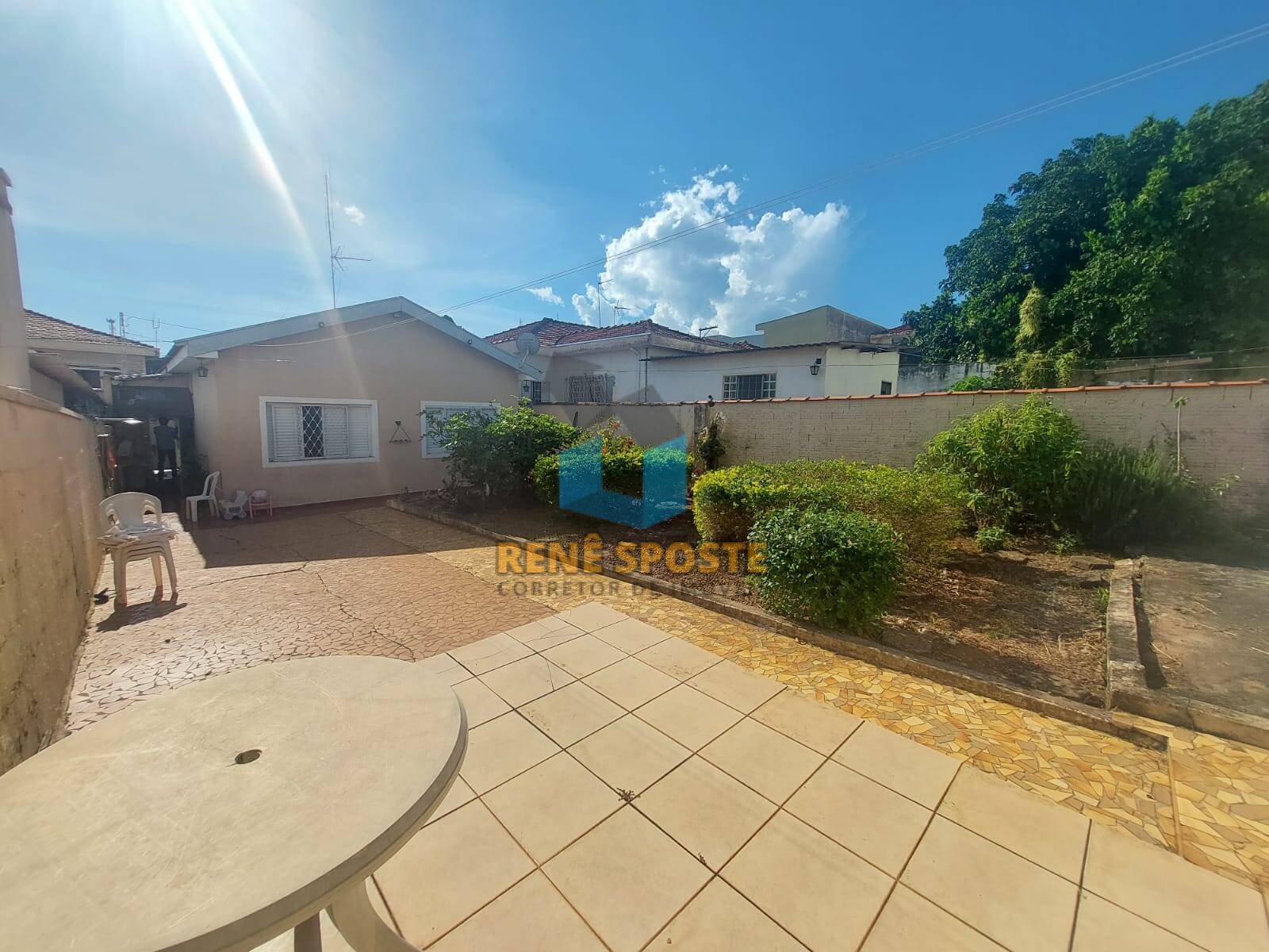 Casa à venda com 2 quartos, 115m² - Foto 1