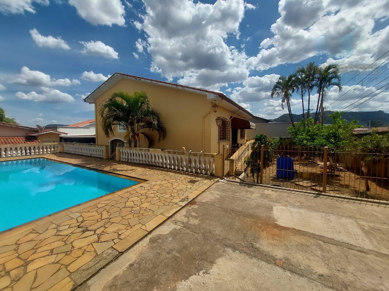 Casa, 3 quartos, 212 m² - Foto 1