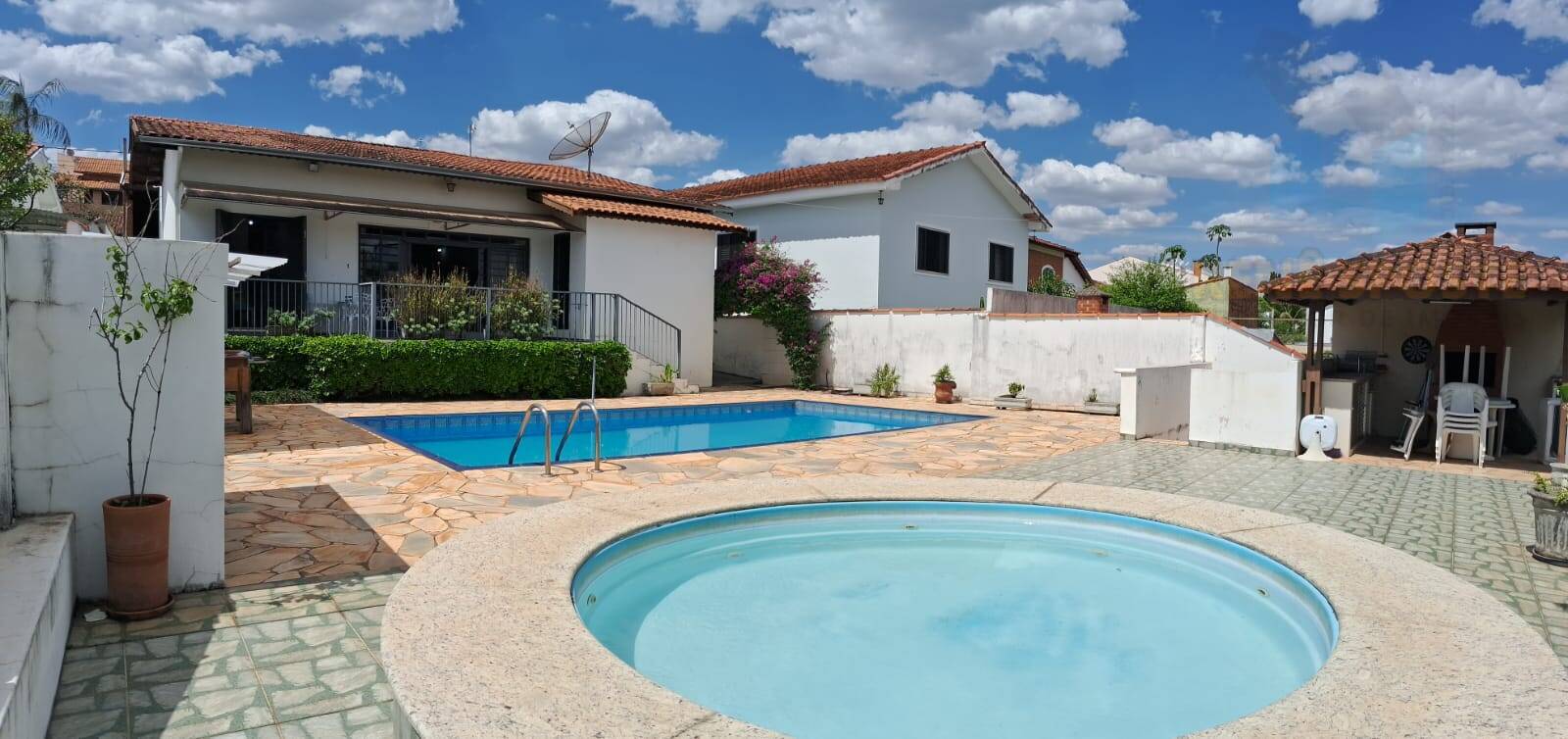 Casa, 4 quartos, 136 m² - Foto 1